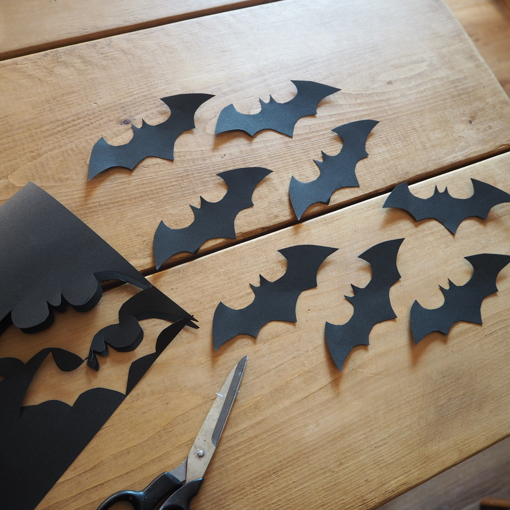即席ハロウィン飾り 画用紙で手形アート ハサミで切るだけ えはみのdiyと暮らしブログ Powered By ライブドアブログ 即席ハロウィン飾り 画用紙で手形アート ハサミで切るだけ えはみのdiyと暮らしブログ Powered By ライブドアブログ