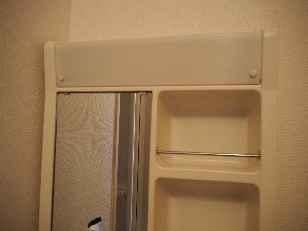 洗面所diy 4 洗面台の鏡部分の外し方 に加えてよく聞かれること えはみのdiyと暮らしブログ Powered By ライブドアブログ