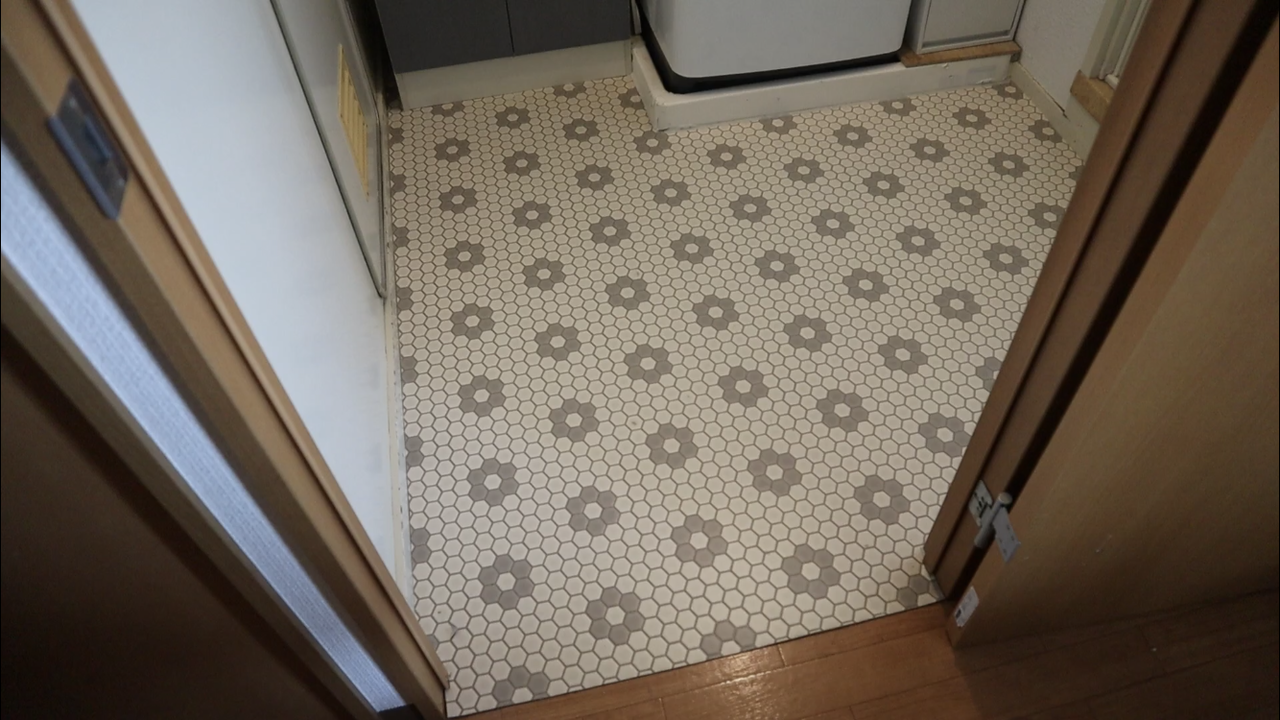 原状回復 洗面所 貼ってはがせる糊で貼ったクッションフロア えはみのdiyと暮らしブログ Powered By ライブドアブログ 原状回復 洗面所 貼ってはがせる糊で貼ったクッションフロア えはみのdiyと暮らしブログ Powered By ライブドアブログ