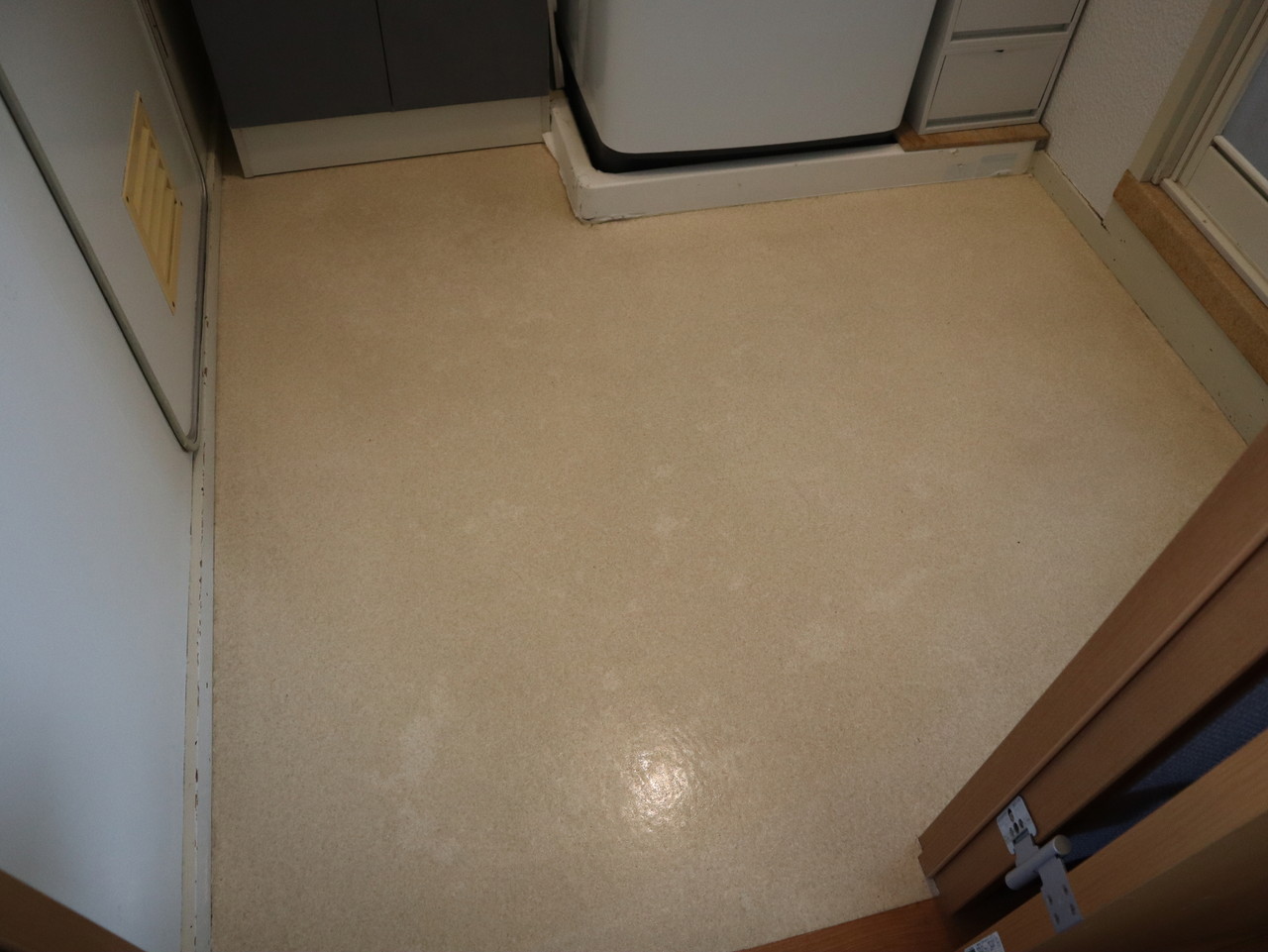 原状回復 洗面所 貼ってはがせる糊で貼ったクッションフロア Ehamiの賃貸diyリノベーション Diyで造るお気に入りの暮らし Powered By ライブドアブログ