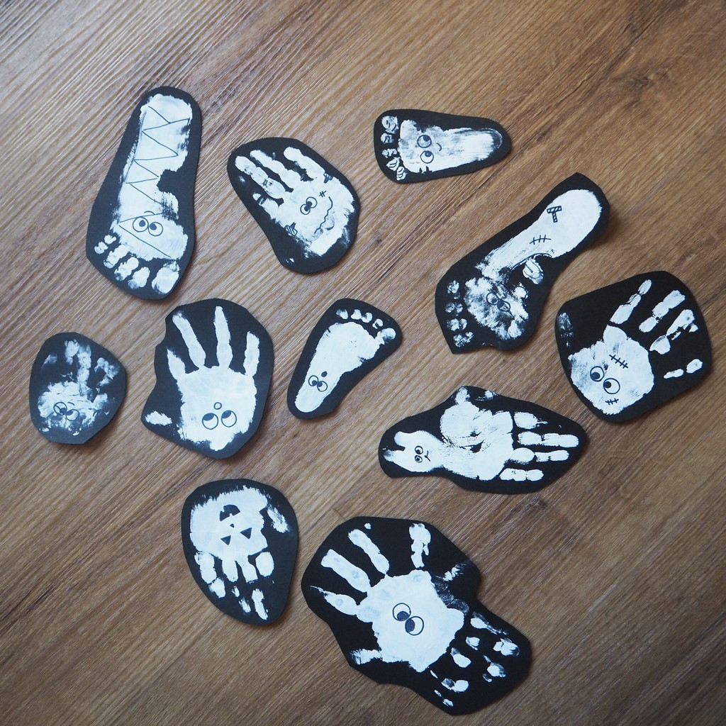 即席ハロウィン飾り 画用紙で手形アート ハサミで切るだけ Ehamiの賃貸diyリノベーション Diyで造るお気に入りの暮らし Powered By ライブドアブログ