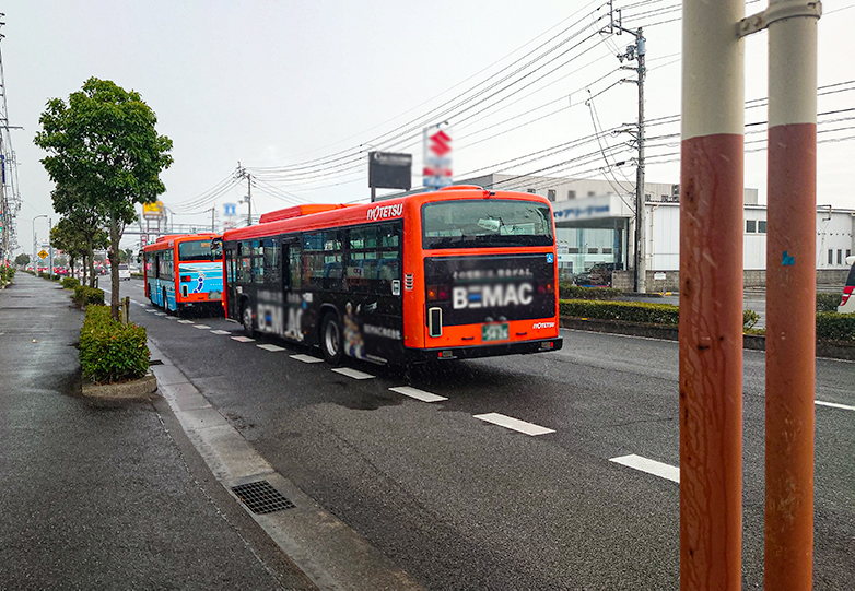 bus_pulling_bus