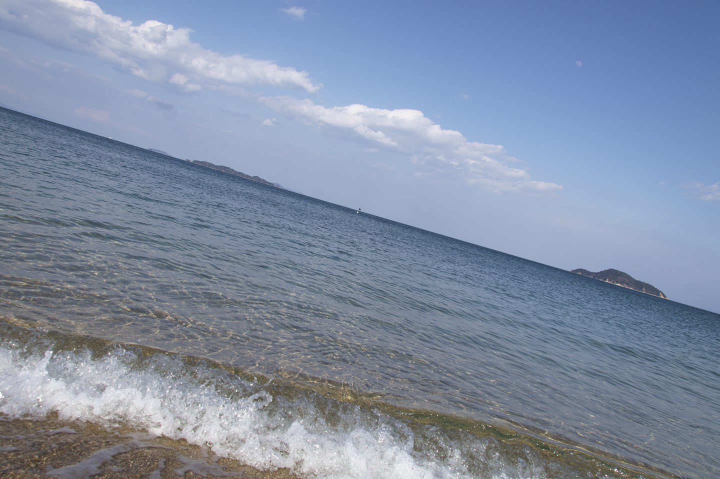 まだ寒い瀬戸内海 落ち着いた浜辺の景色 田舎で娯楽 まだ寒い瀬戸内海 落ち着いた浜辺の景色 田舎で娯楽