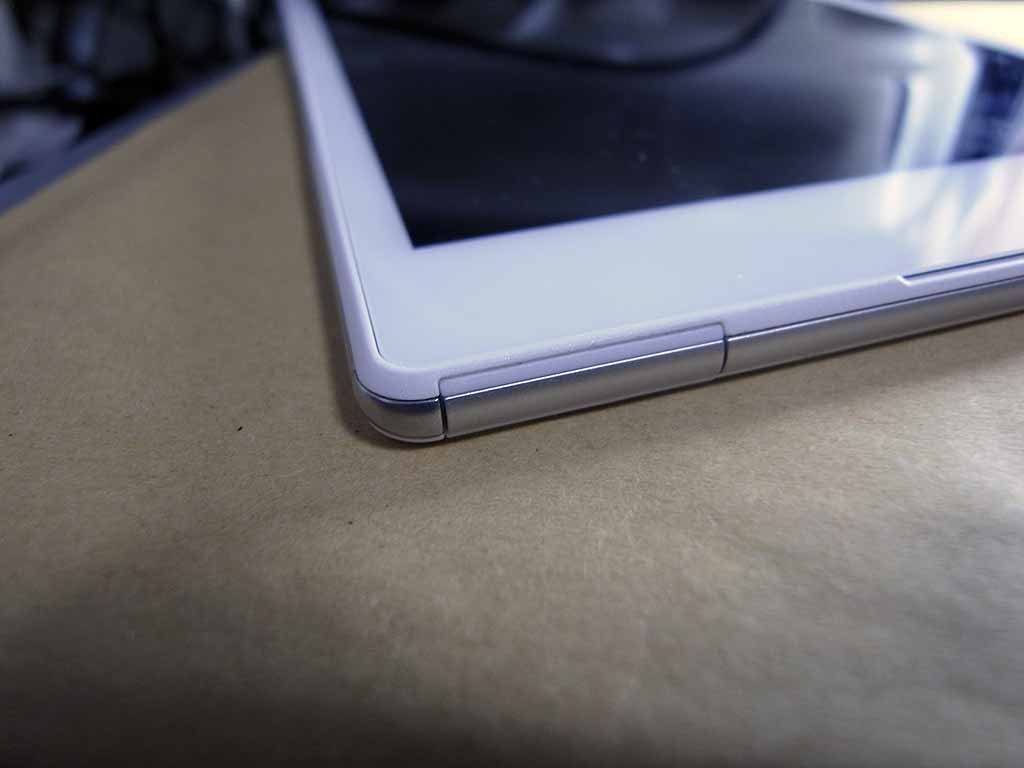 Xperia Z3 Tablet Compactのusb端子キャップ 防水カバー を交換してみた 英二六の趣味に生きる日々