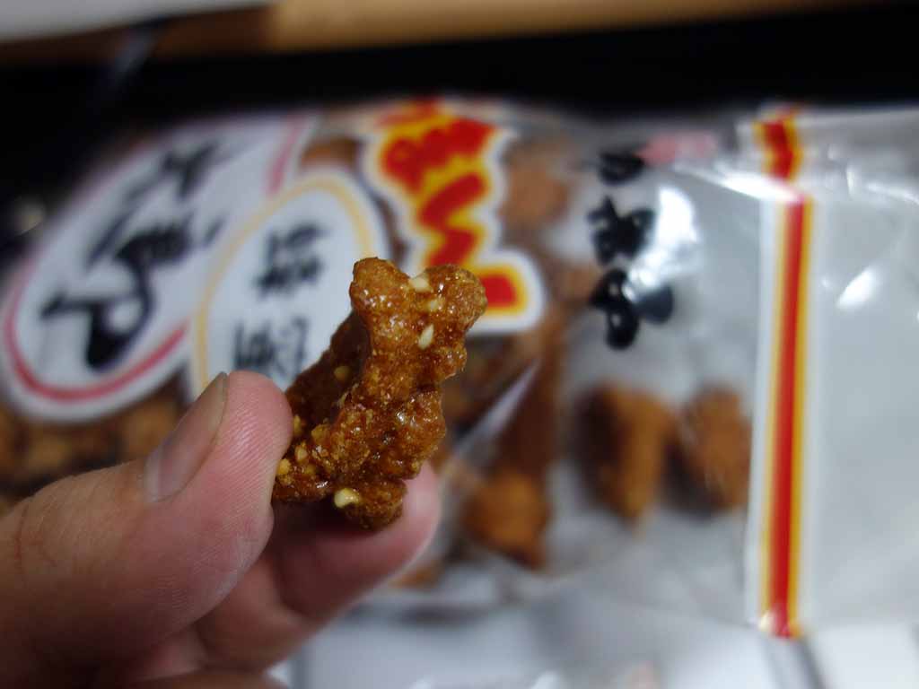 名古屋の隠れた銘菓 蜂蜜太郎がスーパーの一等地で大量に売られていた 英二六の趣味に生きる日々