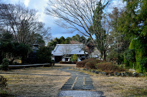 本堂までの道