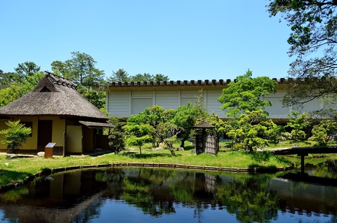 奈良国立博物館　八窓庵と心字池