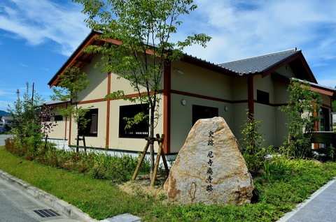 尼寺廃寺跡　石碑