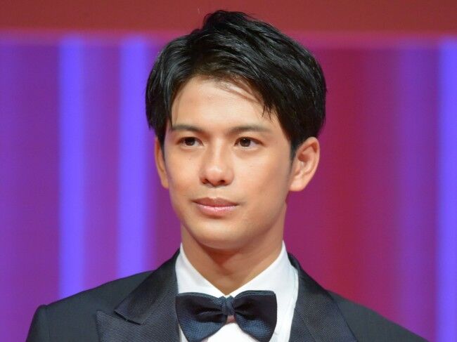 松山ケンイチと広瀬すずの演技で描かれるドラマ『クジャクのダンス』の心の余白とは？