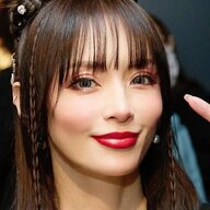 エキゾチックな黒ドレスを纏った浜崎あゆみ、微博ナイトでの感動のスピーチとは
