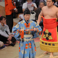 57歳誕生日を迎えた式守勘太夫、緊張の中での取組