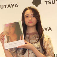 井上和、乃木坂４６初の大型写真集「モノローグ」の魅力とは？