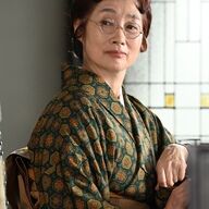 『新宿野戦病院』での余貴美子の怪演に注目！