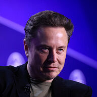 イーロン・マスクが月を目指す！無人火星飛行への道のりと試練