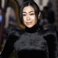 宇多田ヒカルとＹＯＳＨＩＲＯＴＴＥＮが描く未来：アートと音楽の恋物語