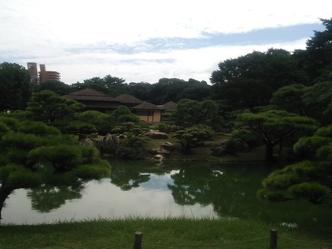 栗林公園内