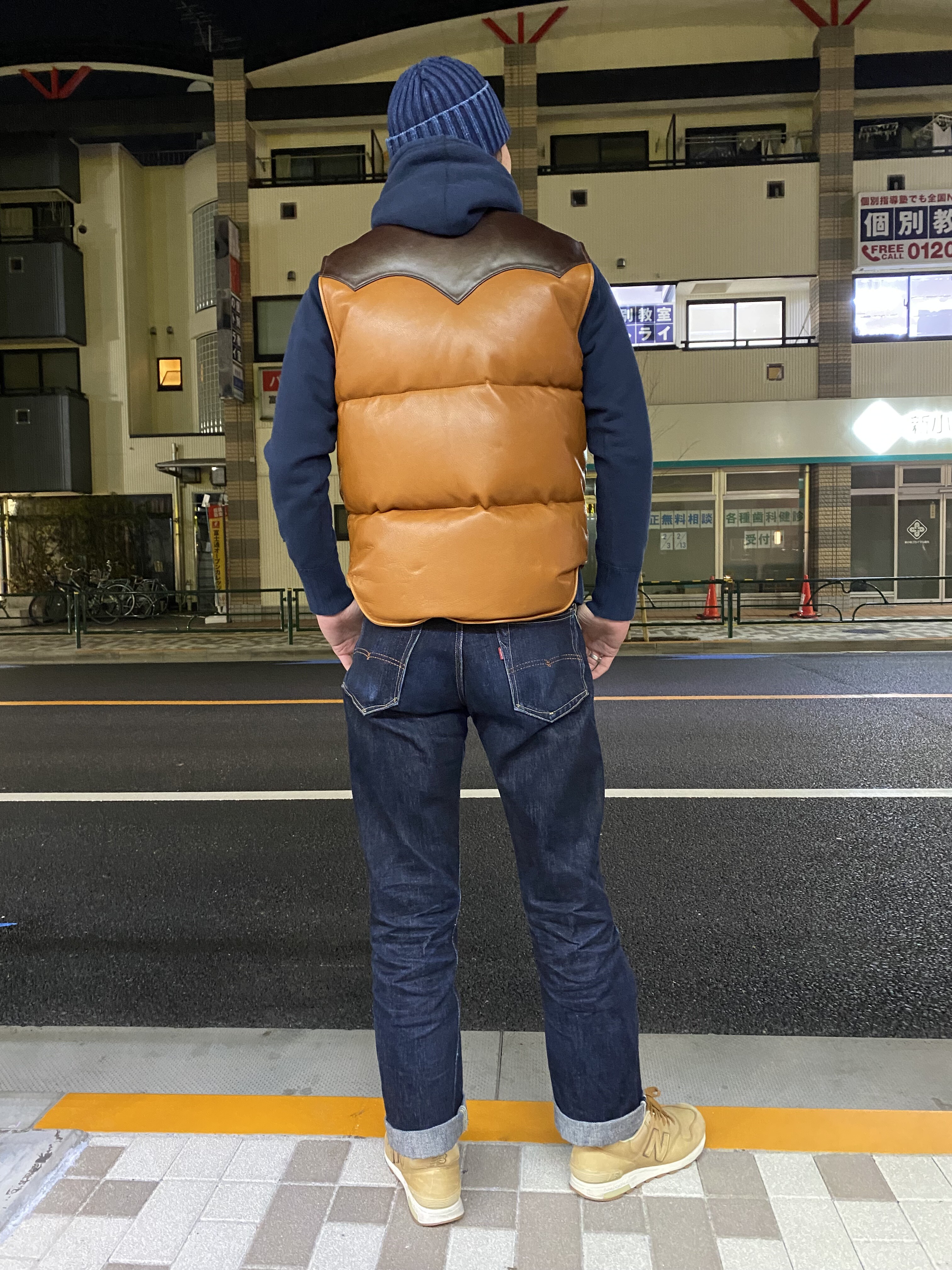 デニム レザー ダウンベスト 本日はクラシカルで大人な着こなしができる レザーベスト