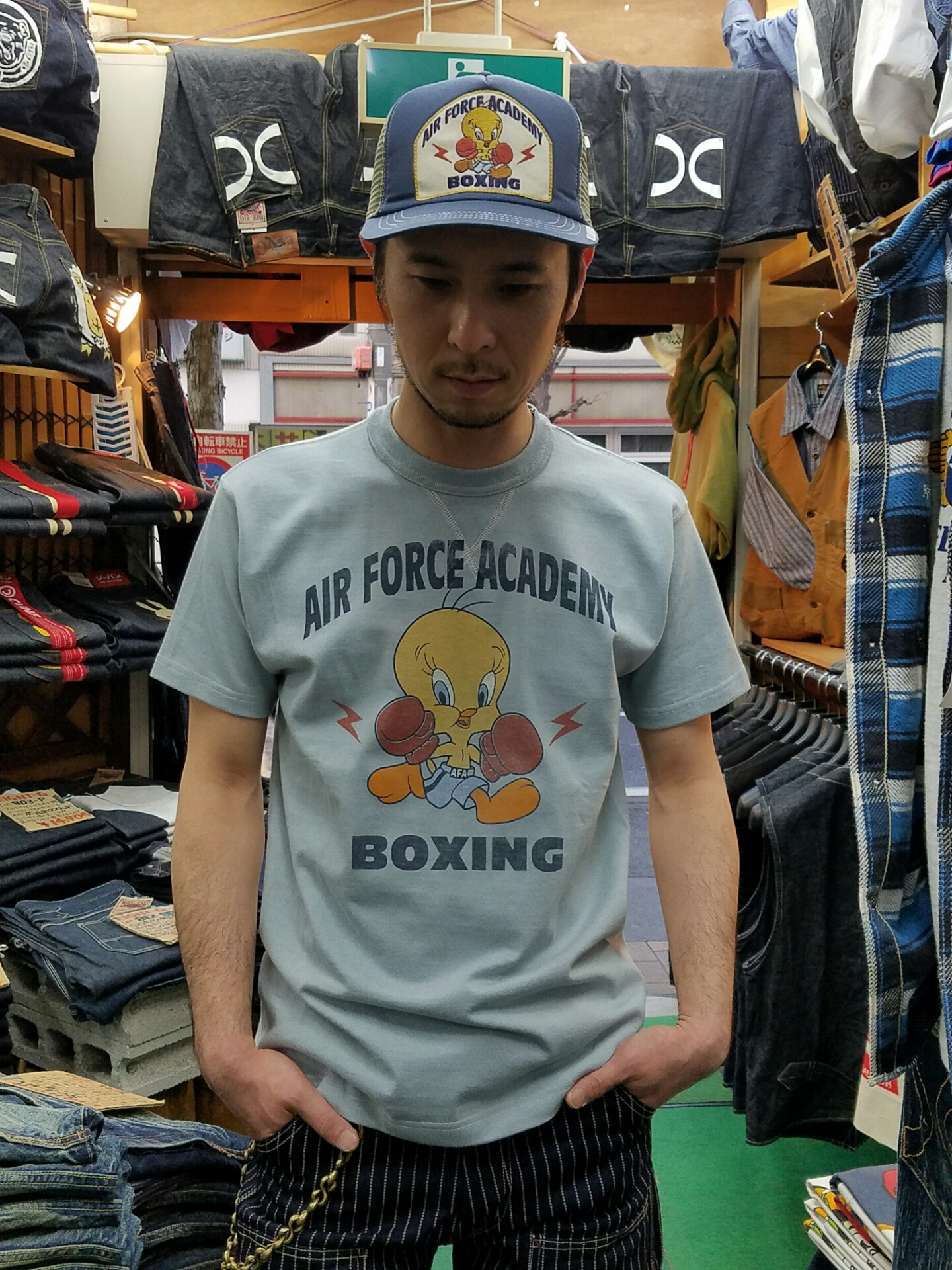 トイズマッコイ ルーニーテューンズ トゥイーティー Tシャツ　デラックスウエア ルーニー・テューンズ Tシャツ XLサイズ ムービーT キャラクター