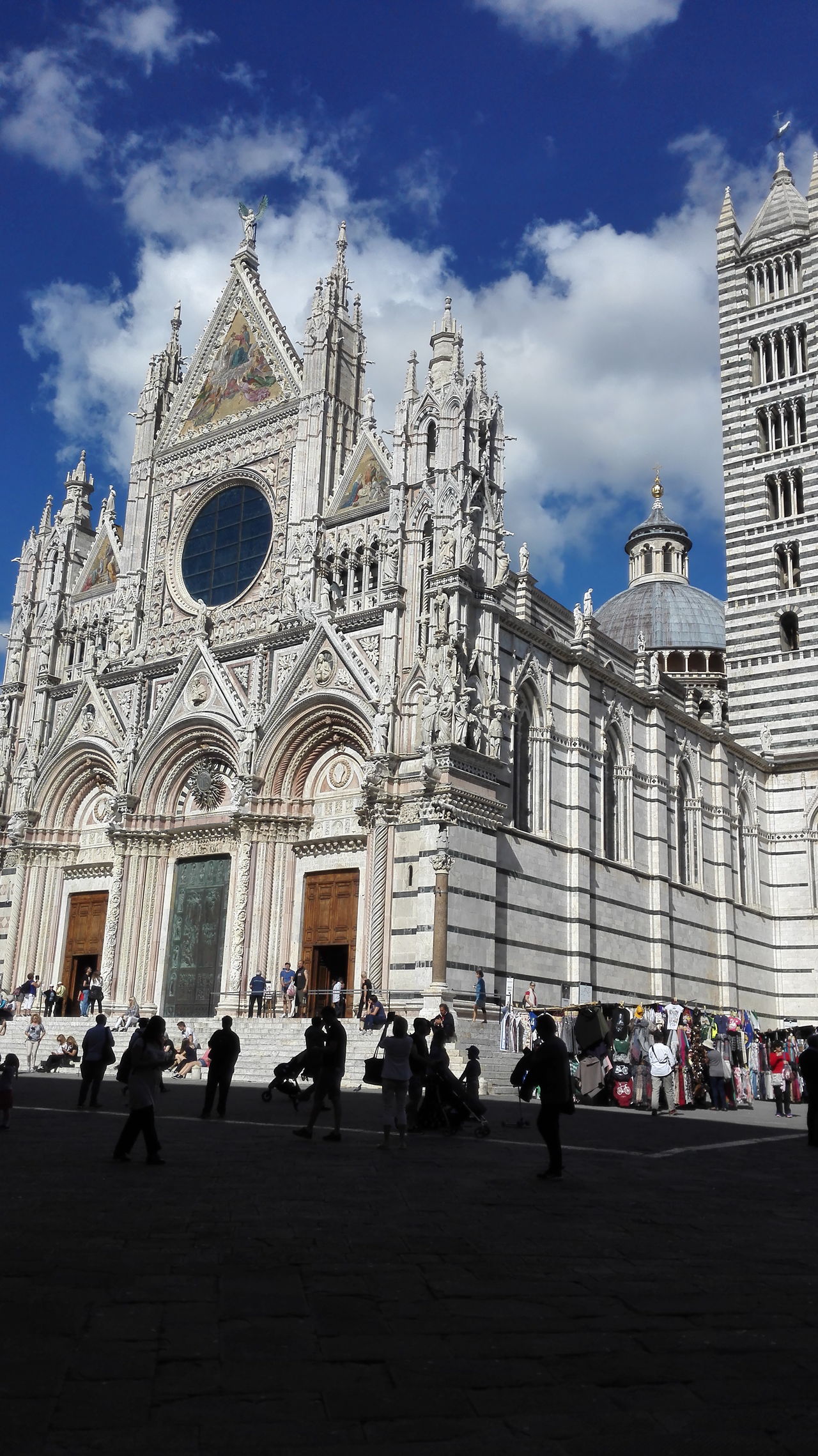 シエナ カンポ広場と雲と イタリア ちょっと道草 世界遺産一人旅 シエナ カンポ広場と雲と イタリア ちょっと道草 世界遺産一人旅