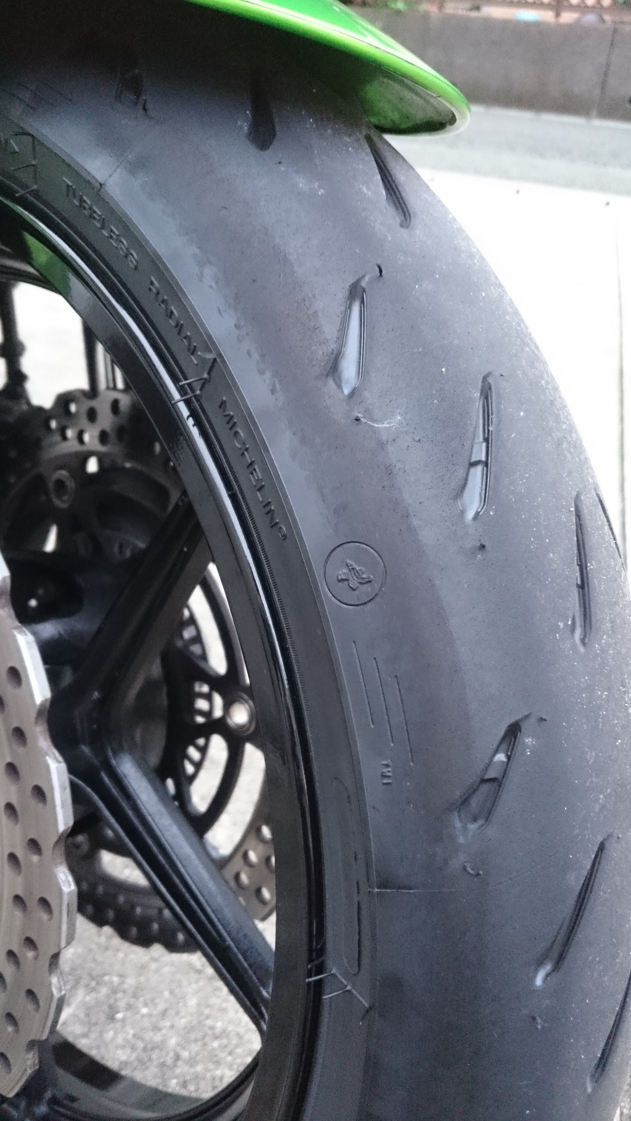 タイヤインプレ Ninja1000のタイヤをミシュラン Power Rsに替えたら走りが劇的に変わった話 Eitaro Ninja