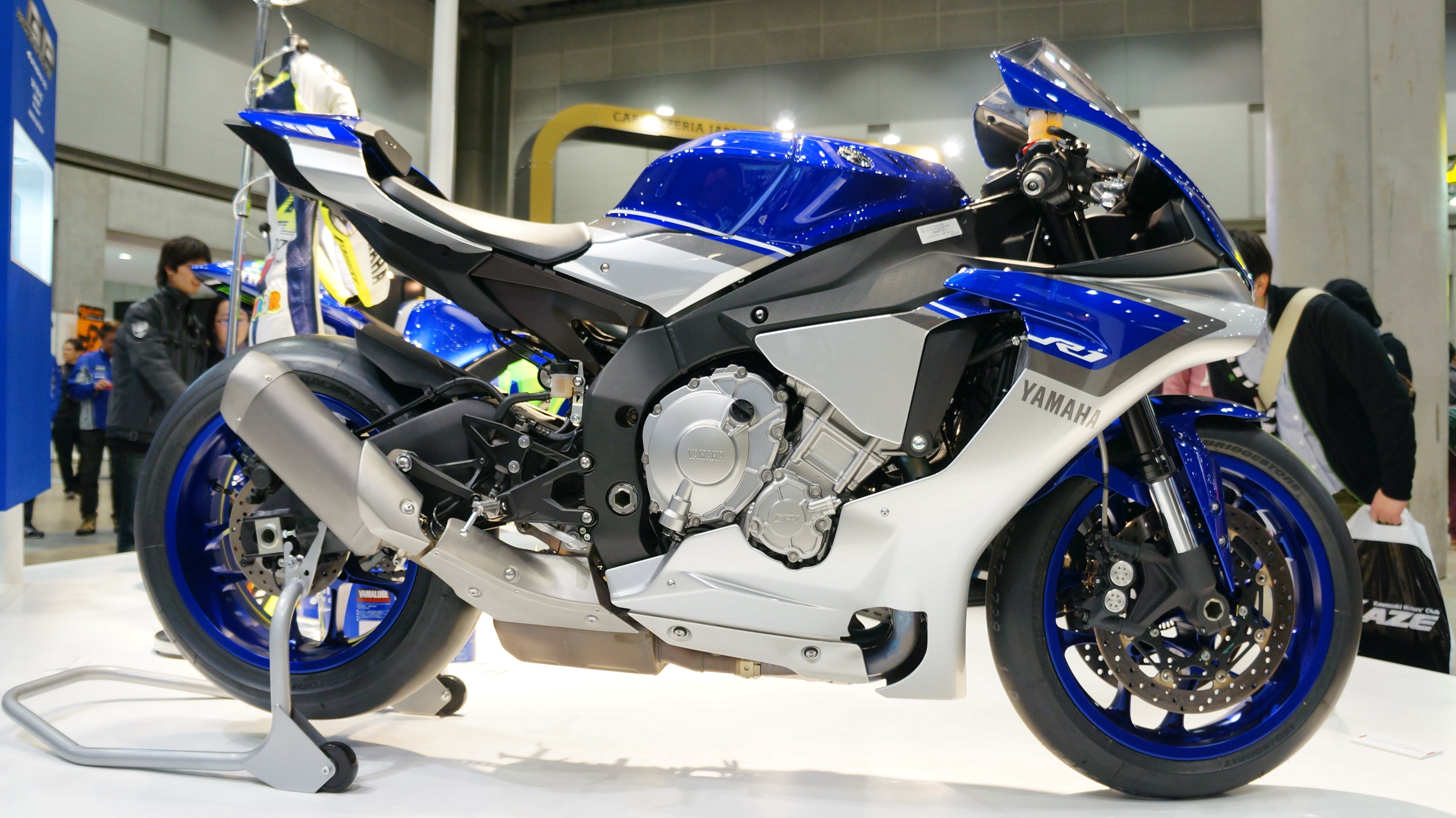 ヤマハ 大島優子が一瞬だけ 東京モーターサイクルショー15 Eitaro Ninja ヤマハ 大島優子が一瞬だけ 東京モーターサイクルショー15 Eitaro Ninja
