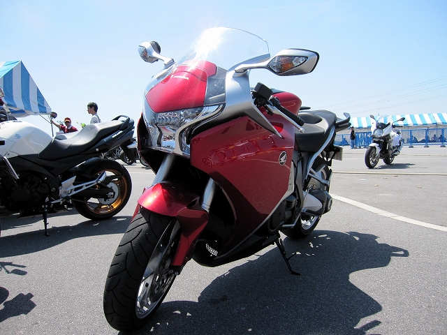 10 初めての8耐 後編 Vfr10f Dctとバンディット1250sとbmw S1000rr インプレ Eitaro Diversion 10 初めての8耐 後編 Vfr10f Dctとバンディット1250sとbmw S1000rr インプレ Eitaro Diversion