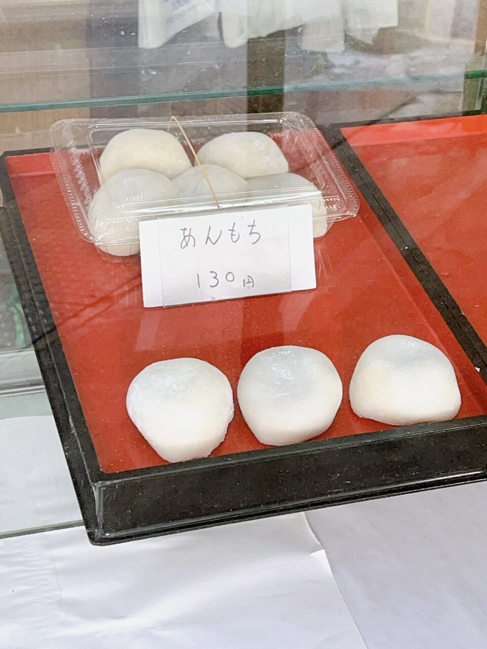 老舗生菓子店のつきたての白餅でこし餡を包んだ「あんもち」和歌山市