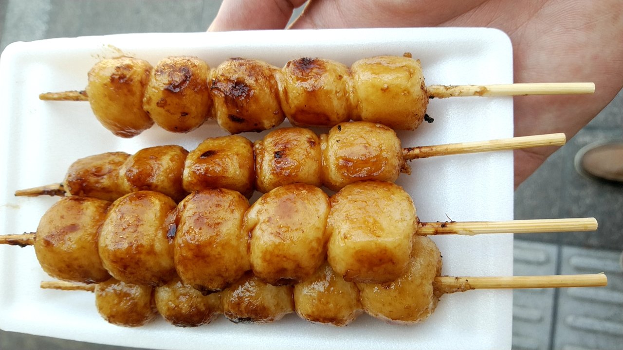 飛騨高山名物の甘くないみたらし団子 岐阜県高山市本町 二四三屋 ふじみや 本町店 Eitiの主に和歌山関西食べ歩き 飛騨高山名物の甘くないみたらし団子 岐阜県高山市本町 二四三屋 ふじみや 本町店 Eitiの主に和歌山関西食べ歩き