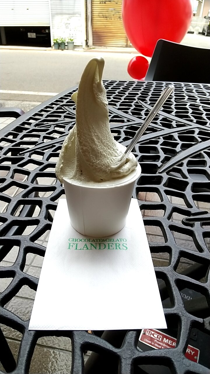手作りジェラートのピスタチオ ラッテ ダブル 和歌山市西ノ店 フランダース Eitiの主に和歌山関西食べ歩き