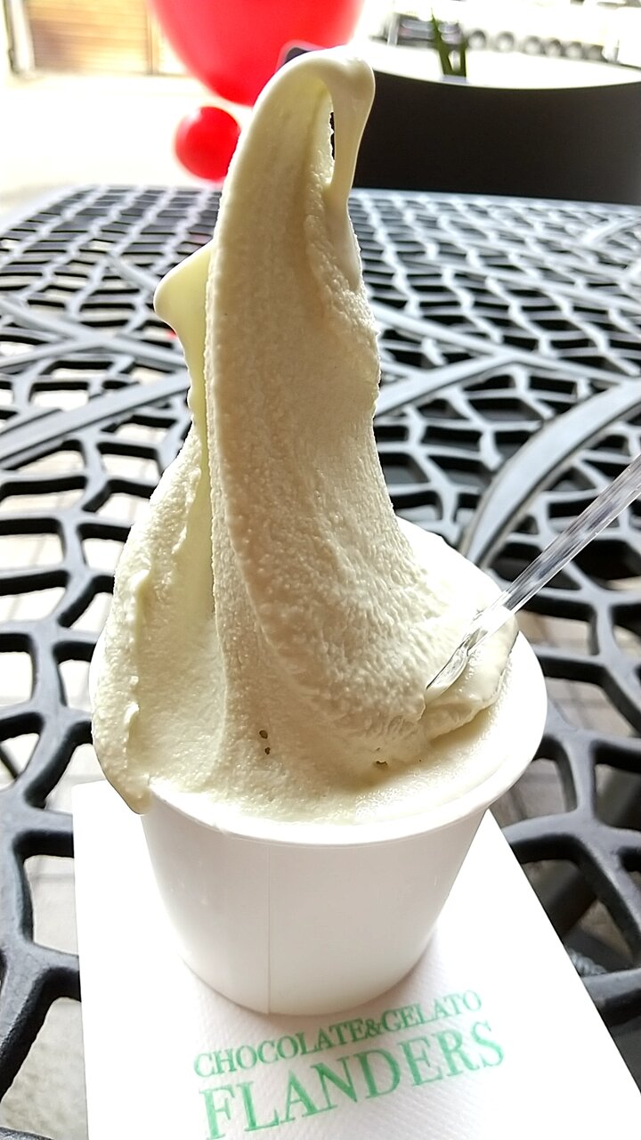 手作りジェラートのピスタチオ ラッテ ダブル 和歌山市西ノ店 フランダース Eitiの主に和歌山関西食べ歩き