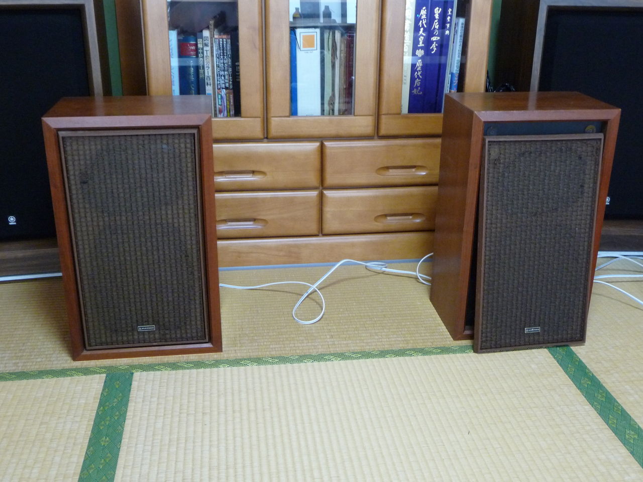 アンティークスピーカー　側だけ 62年前のスピーカーをレストアし終えたんだけど、マジでヤバいんだよね