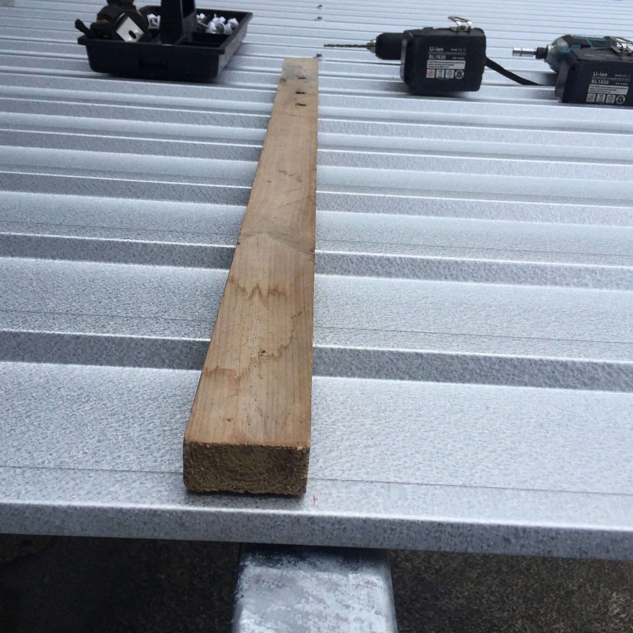 トタン波板取り付けのコツ 屋根工事 ブロック屋ほろさんのblog