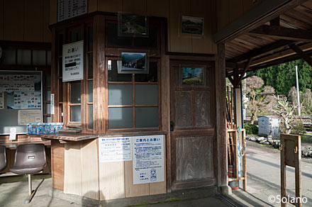 美作河井駅の木造駅舎、窓口跡