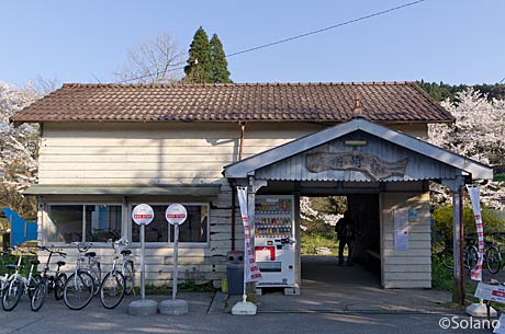 小湊鉄道、月崎駅の木造駅舎