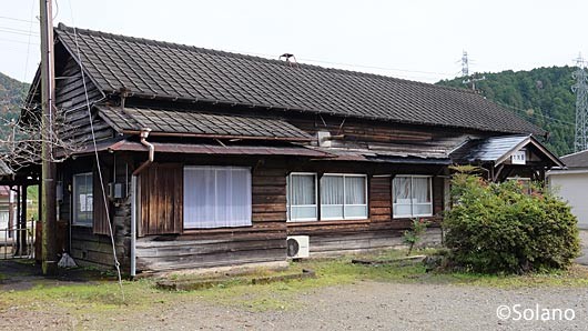 長良川鉄道・大矢駅、味わい深い木造駅舎