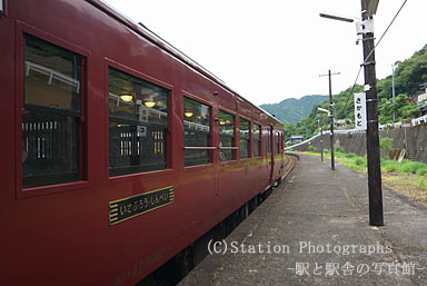 坂本駅に入線したいさぶろう・しんぺい用のキハ140