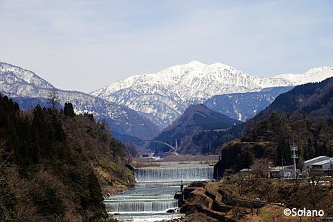 千垣駅近く、芳見橋から見た立山連峰