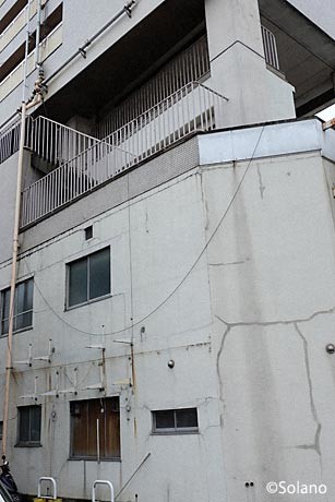 大将軍駅ホーム西北側、謎の階段。