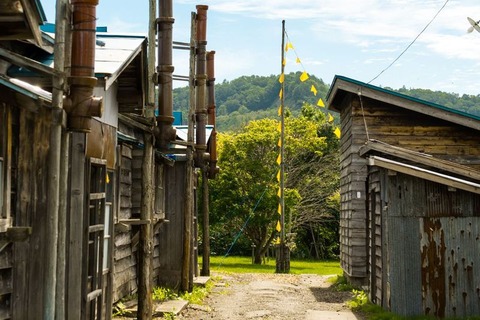 864B725F23DD407B9C9B800D5E1975EC_LL