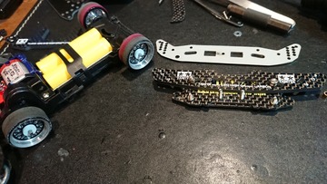 ミニ四駆 リヤスライドAT ダブルバネ仕様 Amazon | ミニ四駆 治具 (純正スライドダンパー 穴拡張治具