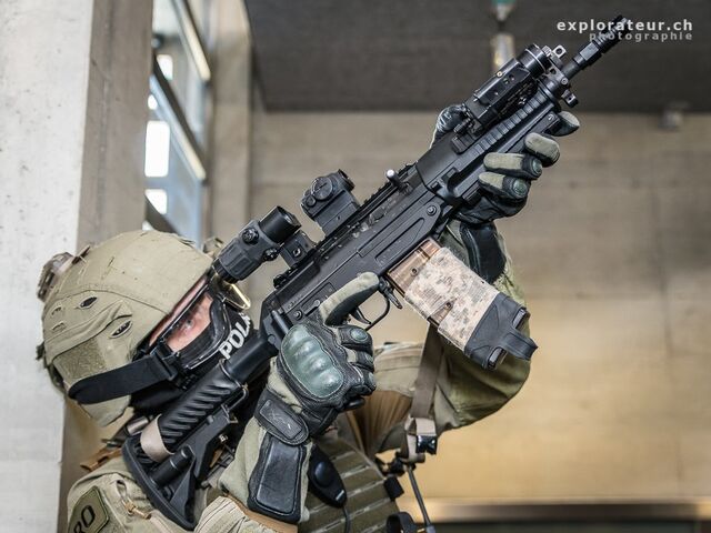 東京マルイ SIG552+EBRストック 予備マガジン付 東京マルイ sig552