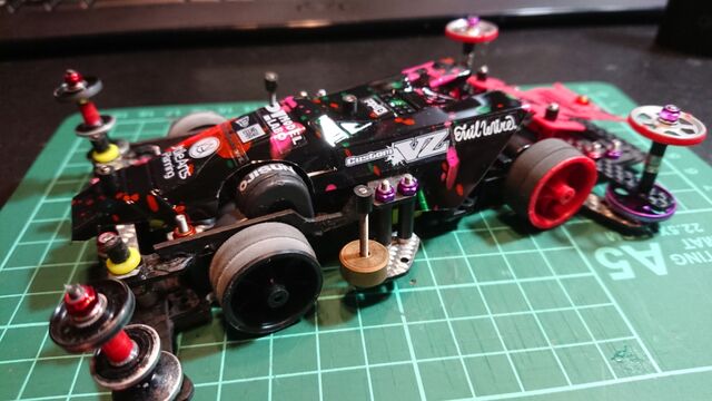 ミニ四駆】FMVZ用に新ボディ！簡易スプラッシュ塗装 : サブカル”ダディ