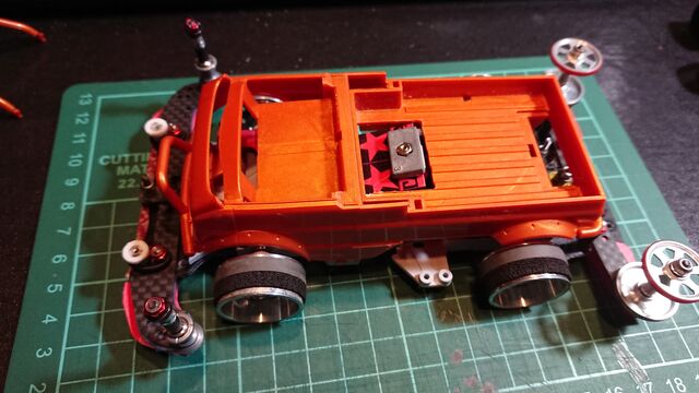 ミニ四駆】ギャンボーでレトロな緩いボディ製作！ : サブカル”ダディ