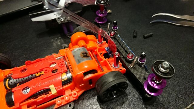 ミニ四駆 FM-Aシャーシ オレンジ レッド なんでかVZのパステルブルーも ミニ四駆 FM-Aシャーシ オレンジ レッド なんでかVZのパステルブルーも