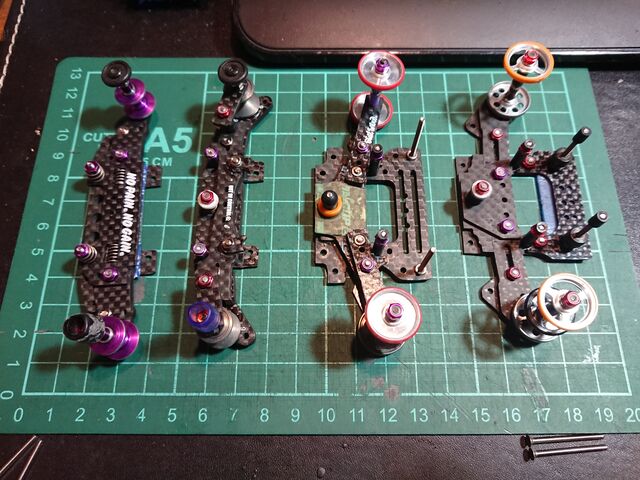 ミニ四駆　リア一軸AT ミニ四駆】新型登場‼リア一軸バンパーの作り方‼ - YouTube