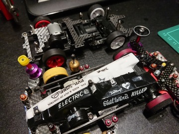 【ミニ四駆・FM-VZ】1軸アンカー＋リヤスキッド　フルカーボン【3mm底上げ】 ミニ四駆・FM-VZシャーシ用】1軸リヤアンカー／19mmローラー対応