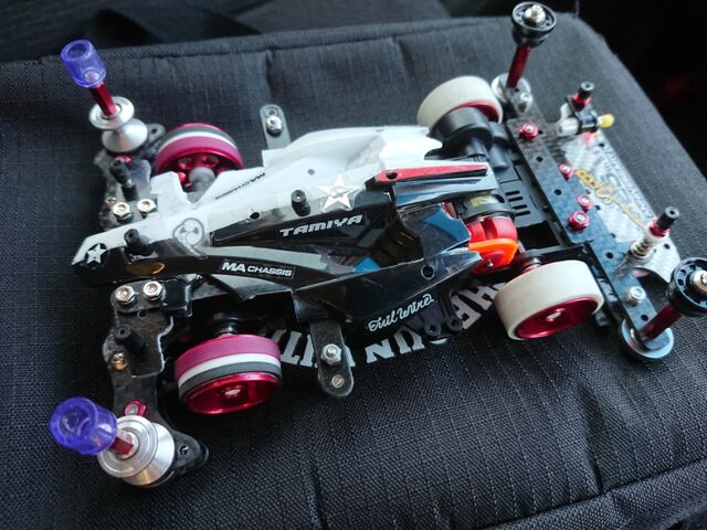 ミニ四駆 白黒新ボディ製作 サブカル ダディ ガッテム日記