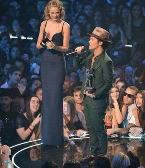 taylor-swift-and-bruno-mars2