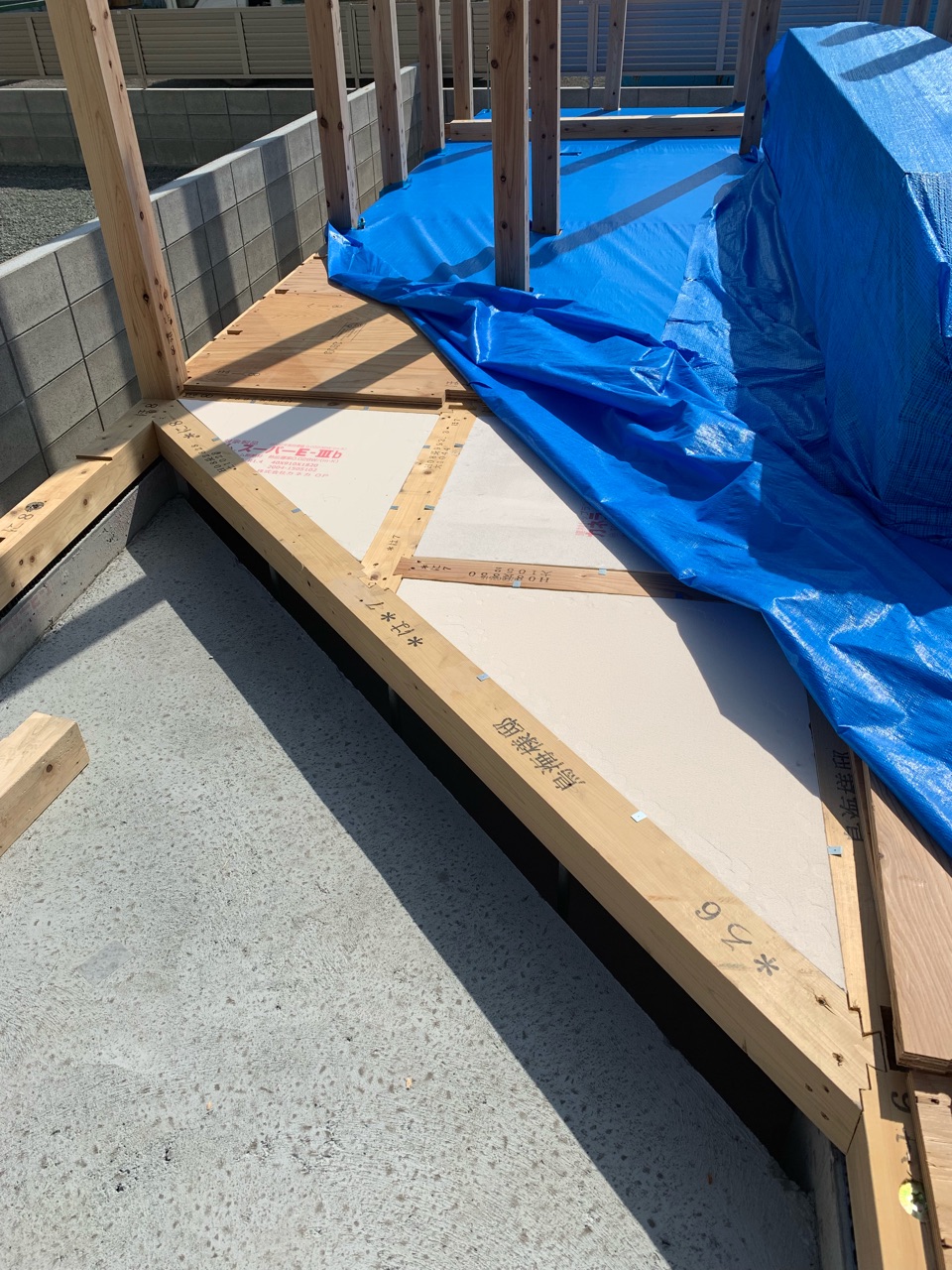 建前してた向こうの大工 釘打ちライフ 建前してた向こうの大工 釘打ちライフ