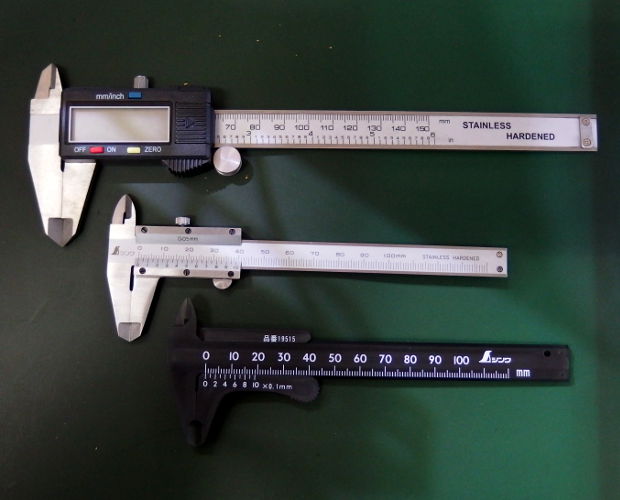 電工女子 ノギスについて得意気に話す エレショップblog